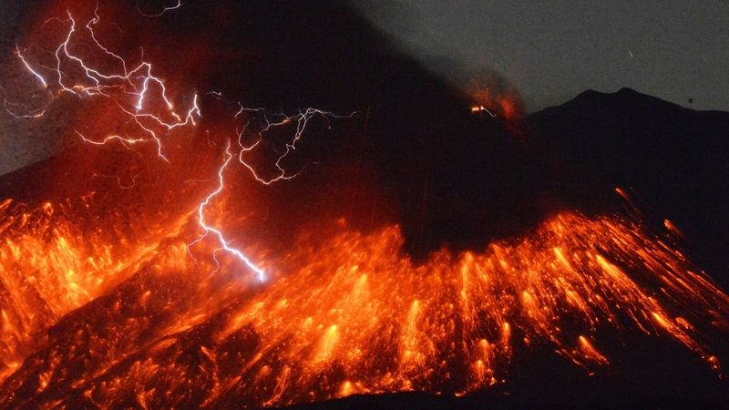 V Japonsku opět vybuchla sopka Sakuradžima, je 50 km od jaderné elektrárny